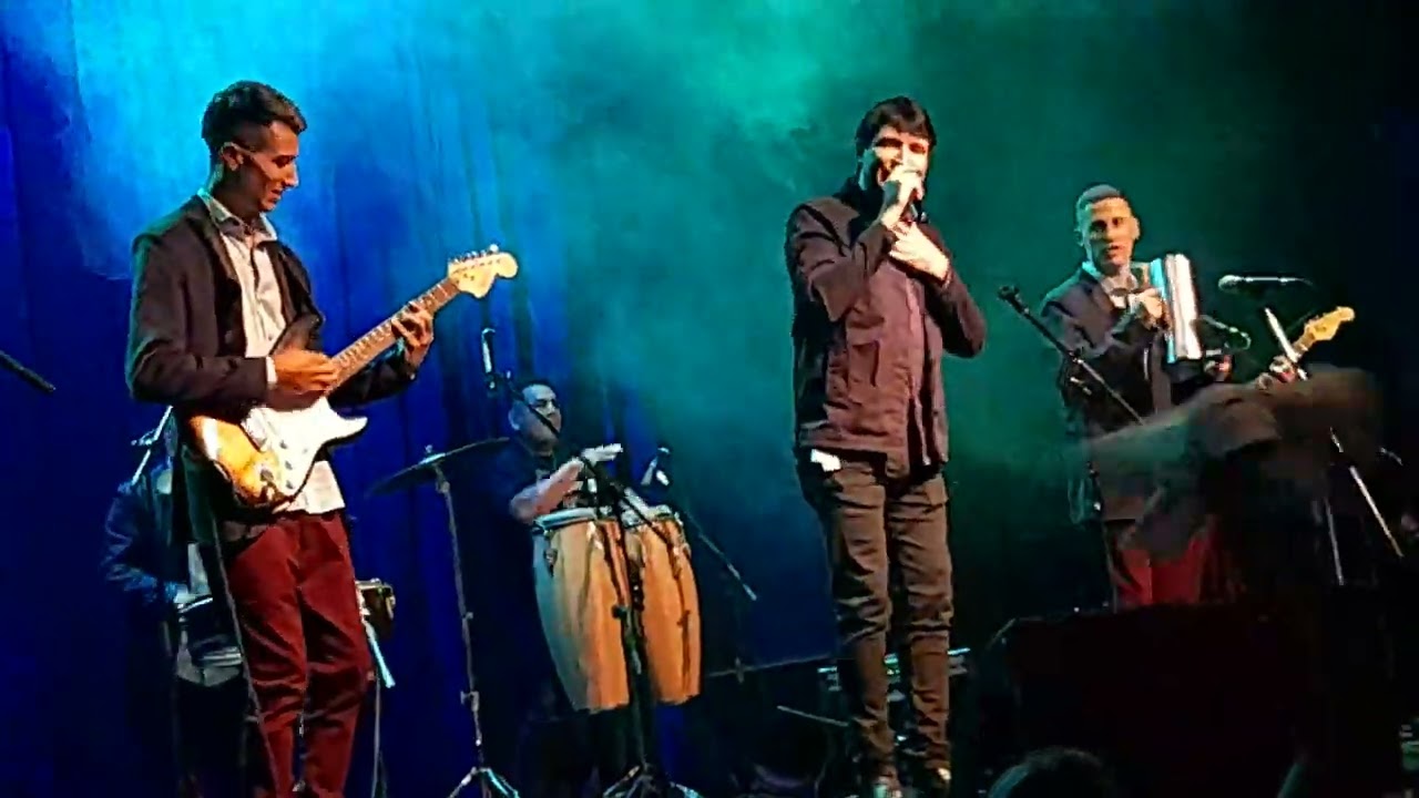 SERGIO AGUERO CON LOS LEALES EN EL TEATRO CERVANTES