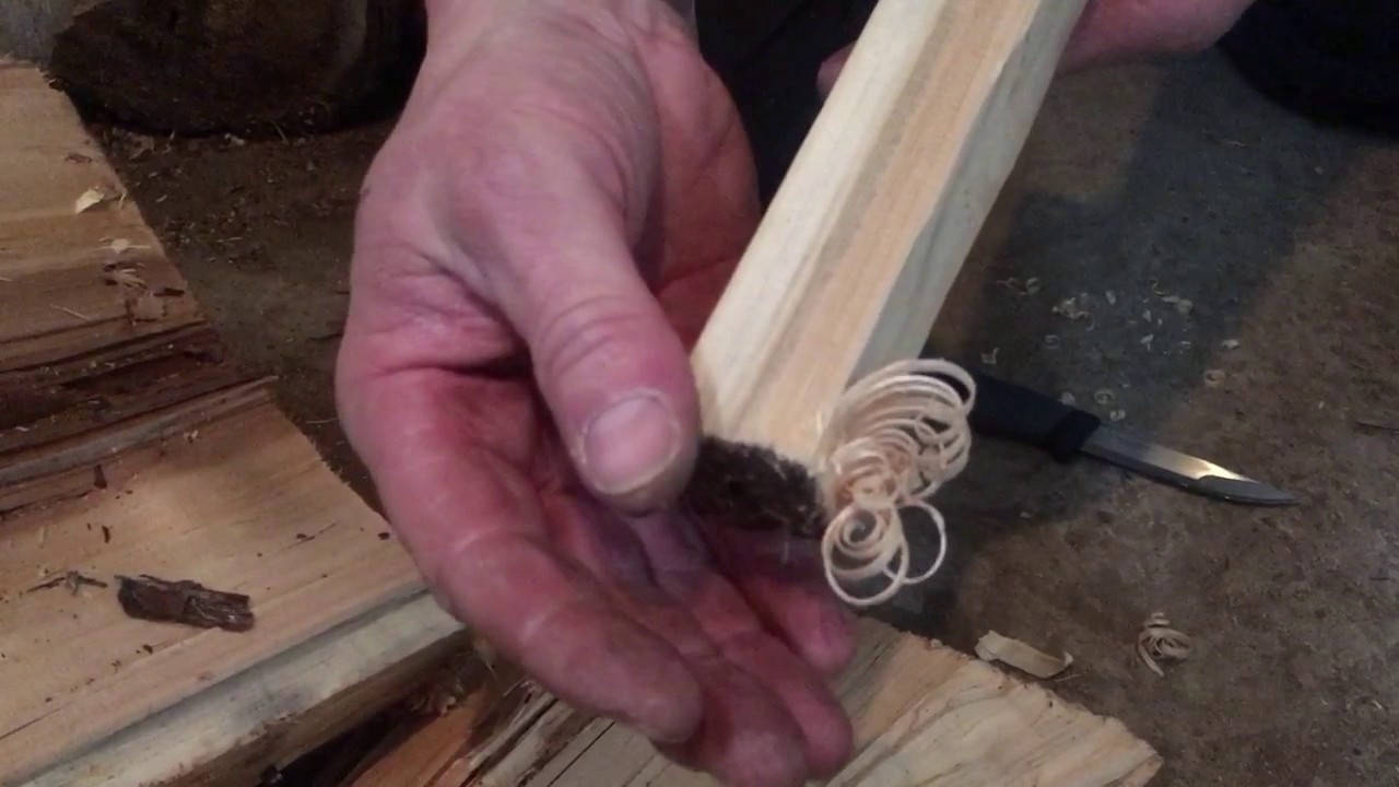 Feathersticks  - Simple bushcraft featherstick trick!