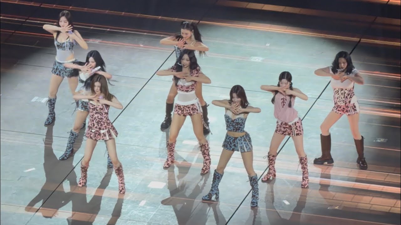 251101 Feel Special + One Spark - TWICE 'THIS IS FOR' Sydney Day 1 (16)