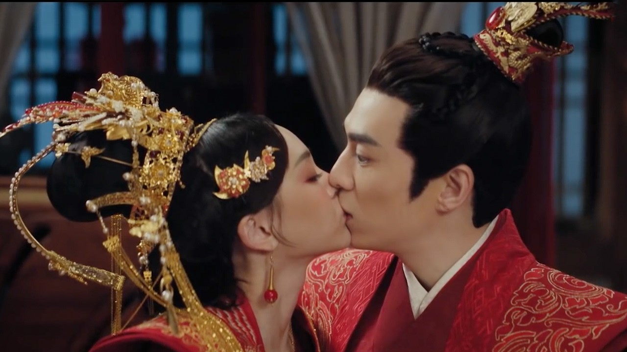 灰姑娘被迫嫁給王爺，以為只是契約婚姻，殊不知他早已暗戀多年，婚後更是寵她入骨！💗#夏宁骏#曦子#蓝博#Oh! My Sweet Liar! #桃花追剧💗