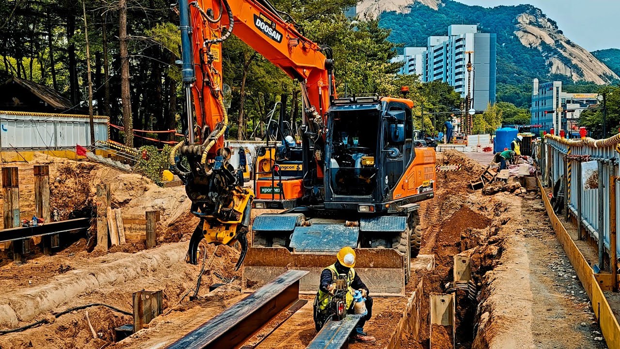 엥콘 틸트로테이터 지하철 가시설 작업(engcon tiltrotator Subway temporary facility work)