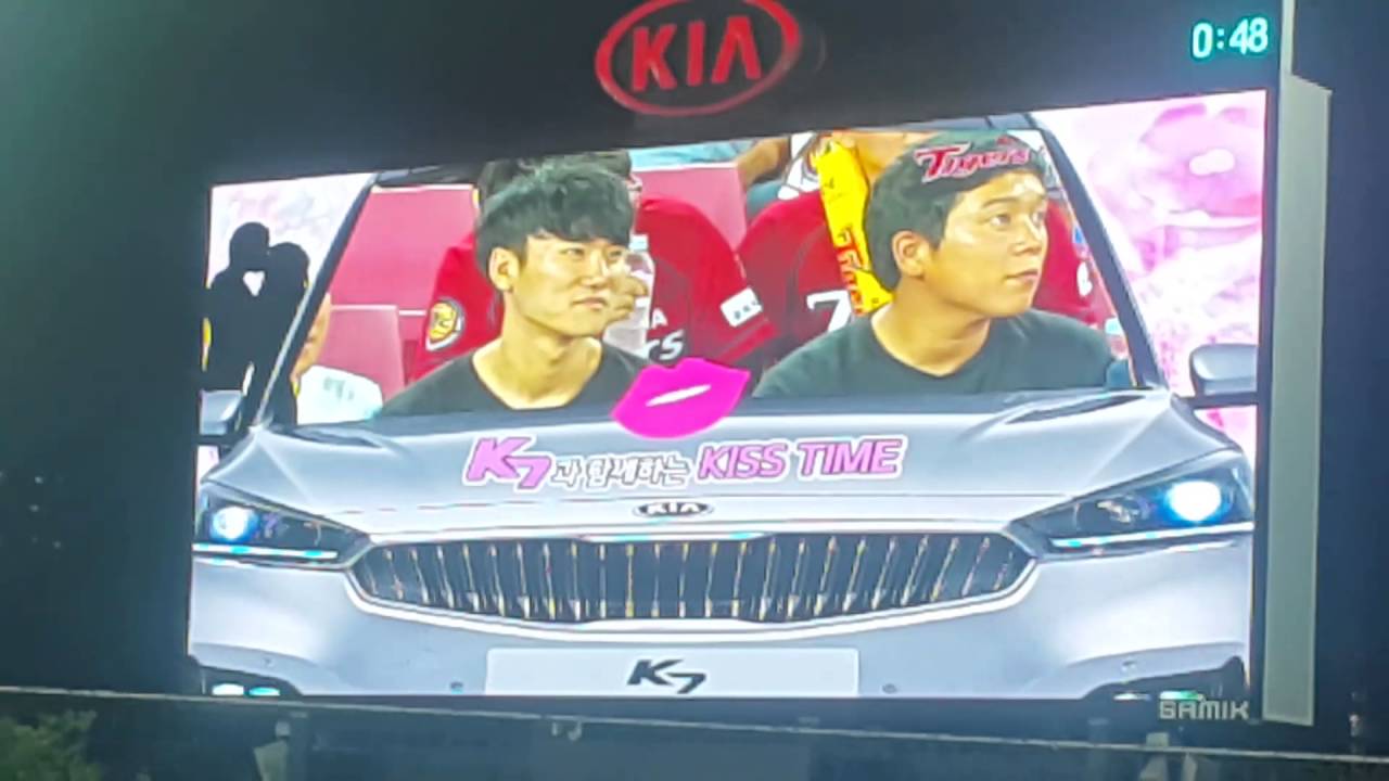 야구장의 묘미 키스타임ㅎ 동성키스ㅋㅋ쩔어