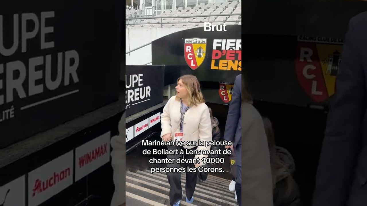 Marine arrive sur la pelouse de Bollaert &agrave; Lens avant de chanter devant 40000 personnes les Corons.