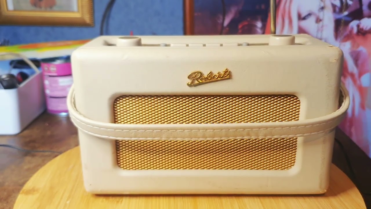 retro Roberts DAB & FM radio