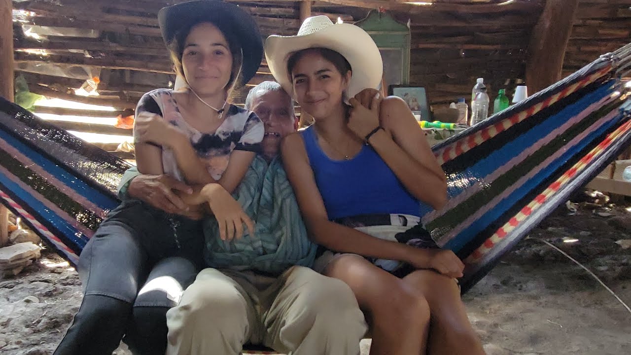 DON SANTO oy si tengo que ASER MILPA dos me trajo 🤣🤣 El Salvador Y Sus Aventuras