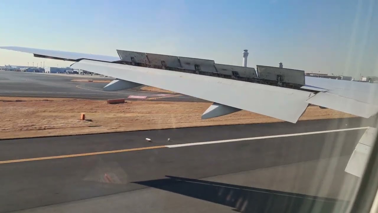 United Haneda landing