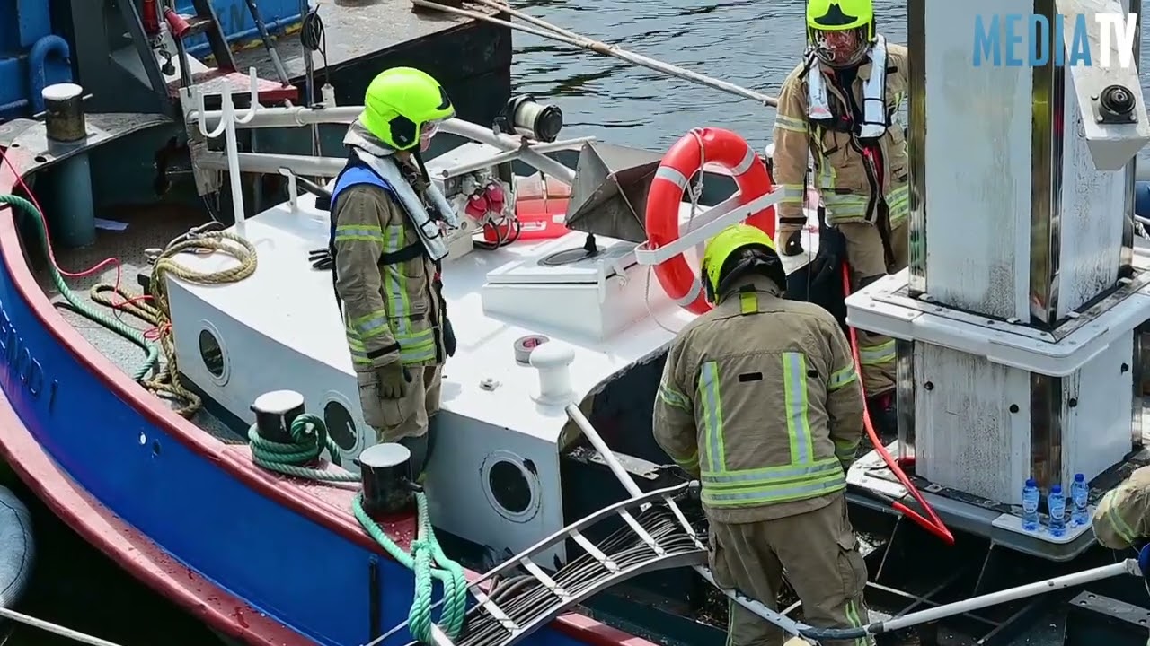 Duwboot verliest stuurhut na aanvaring met Beukelsbrug Rotterdam