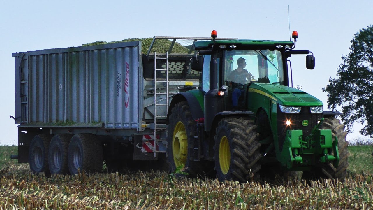 JOHN DEERE 8320R | NEW HOLLAND FR9060 | Tractors in action | Big Corn Silage