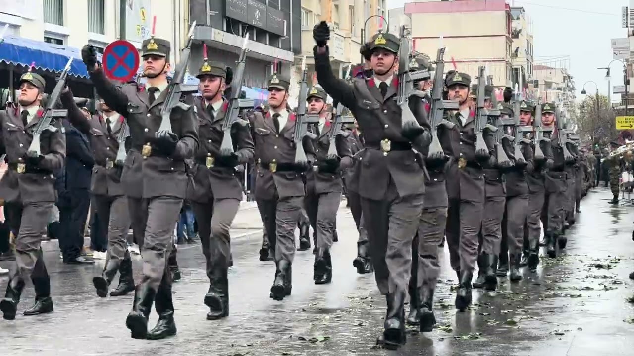 Η στρατιωτική παρέλαση της Λάρισας για την 25η Μαρτίου