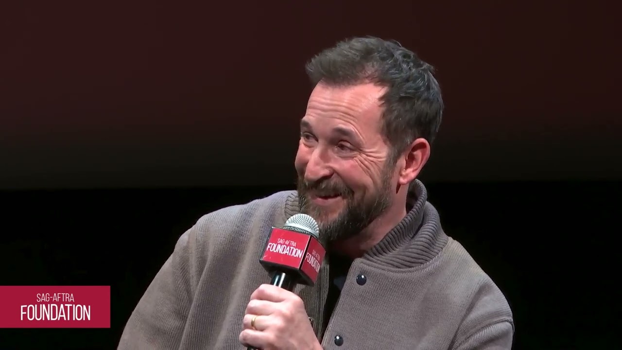 Ной Уайл о работе с молодыми актёрами над сериалом «Питт»