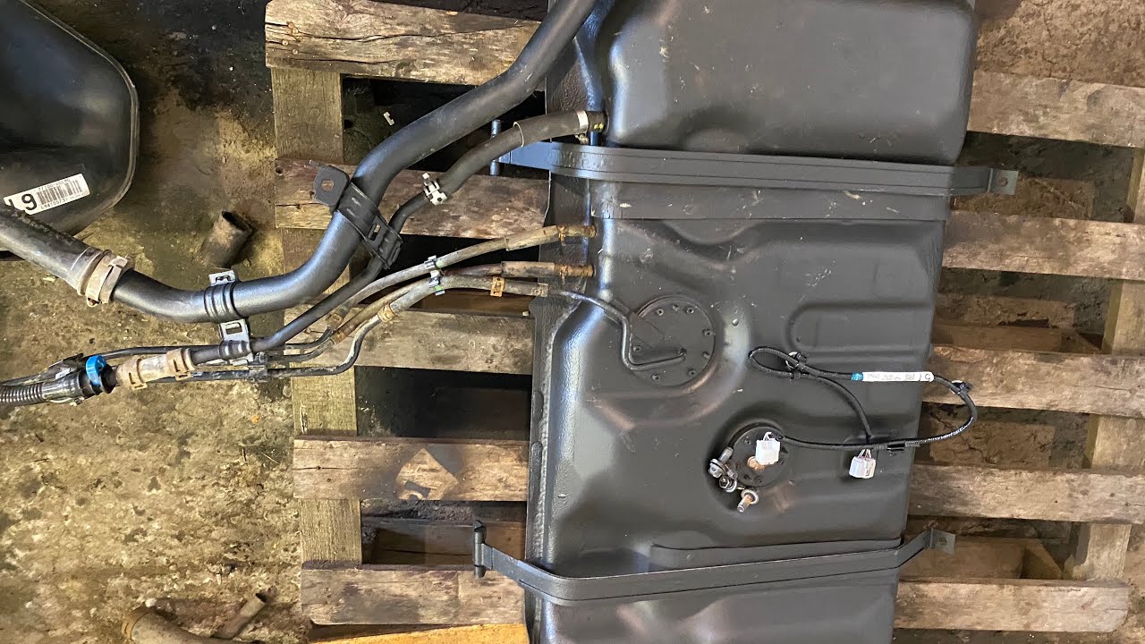 Второй оригинальный топливный бак на Lexus 450 в штатное место