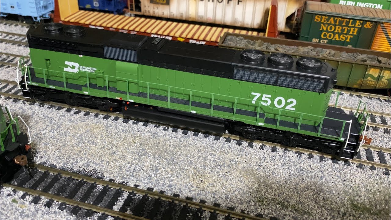A Look At The ScaleTrains Rivet Counter Burlington Northern EMD SD40-2B