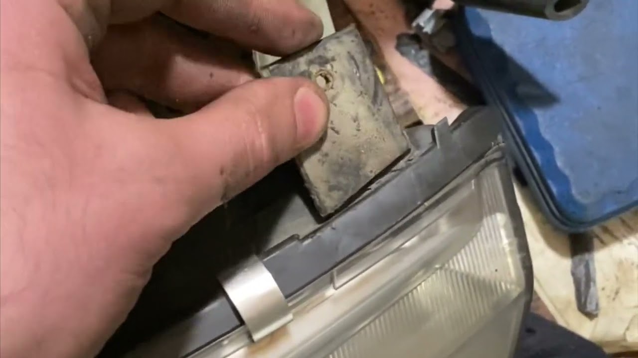 Как самому восстановить крепления фар после ДТП и тд) паяльник и стяжки ) фары держится )