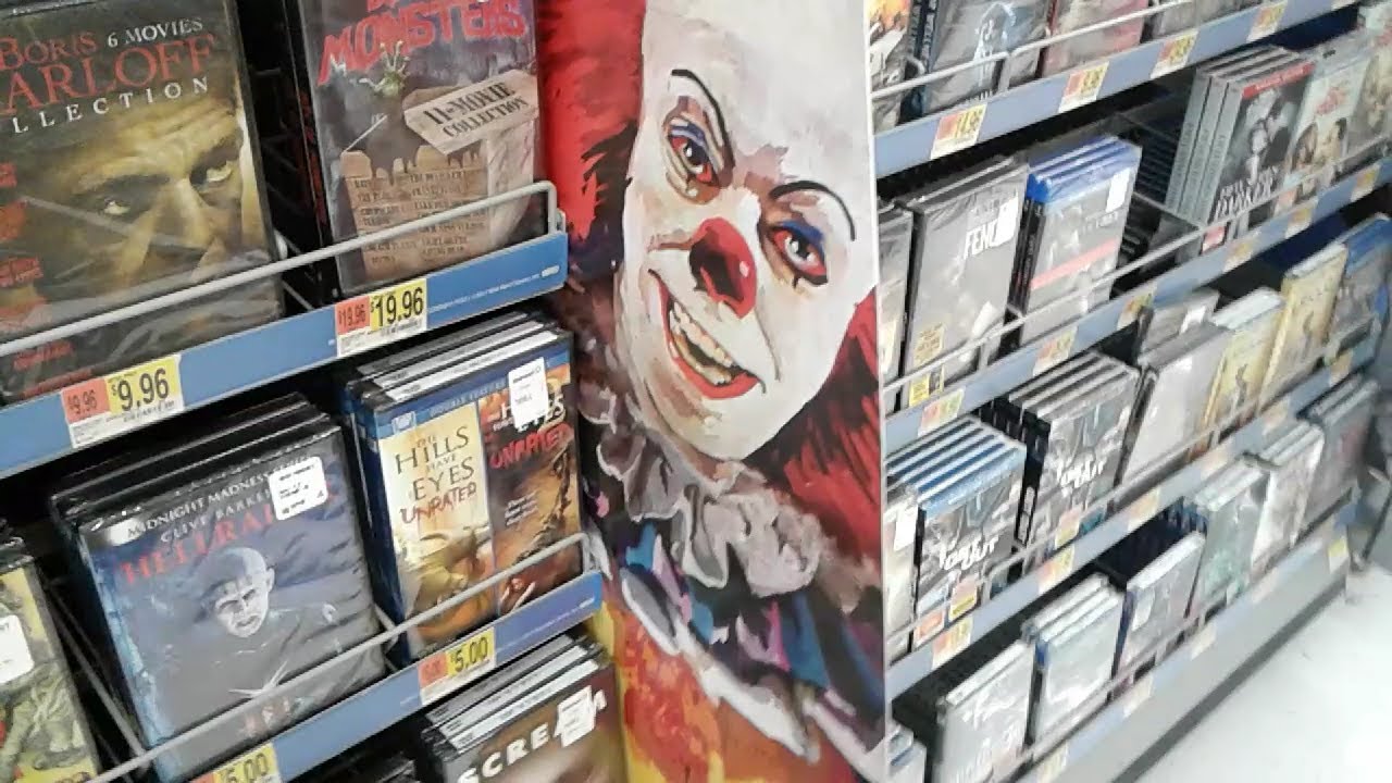 DVD с фильмами ужасов в Walmart