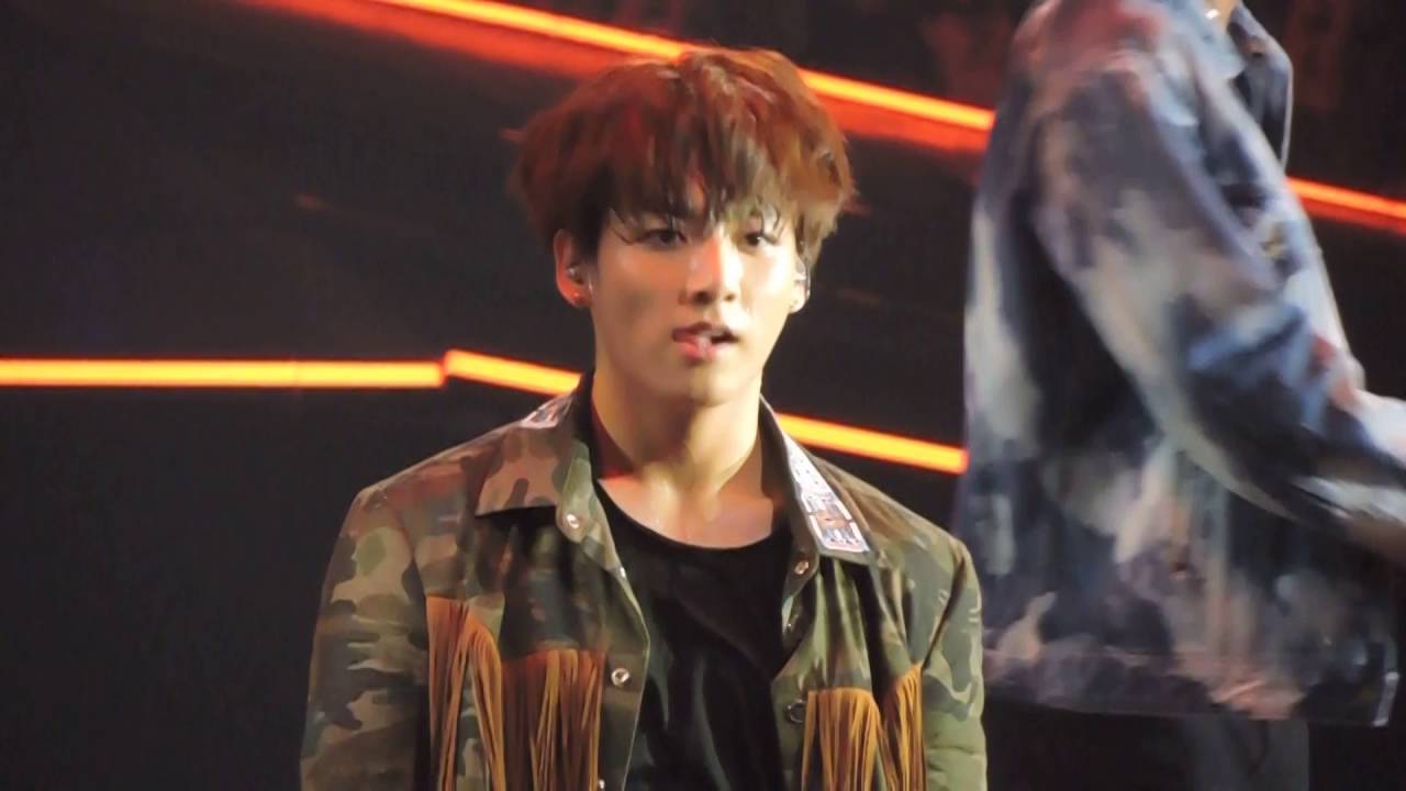 [FAN CAM]BTS (방탄소년단)_160602__i_need_you_kcon_in_paris(V,Jungkook)focus