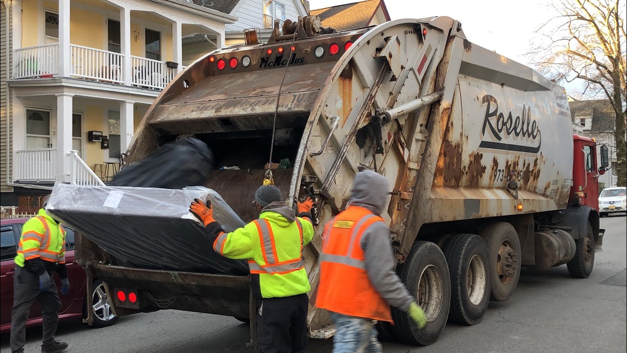 Roselle Mack MR McNeilus Rear Loader Garbage Truck Packing Couches & Bulk