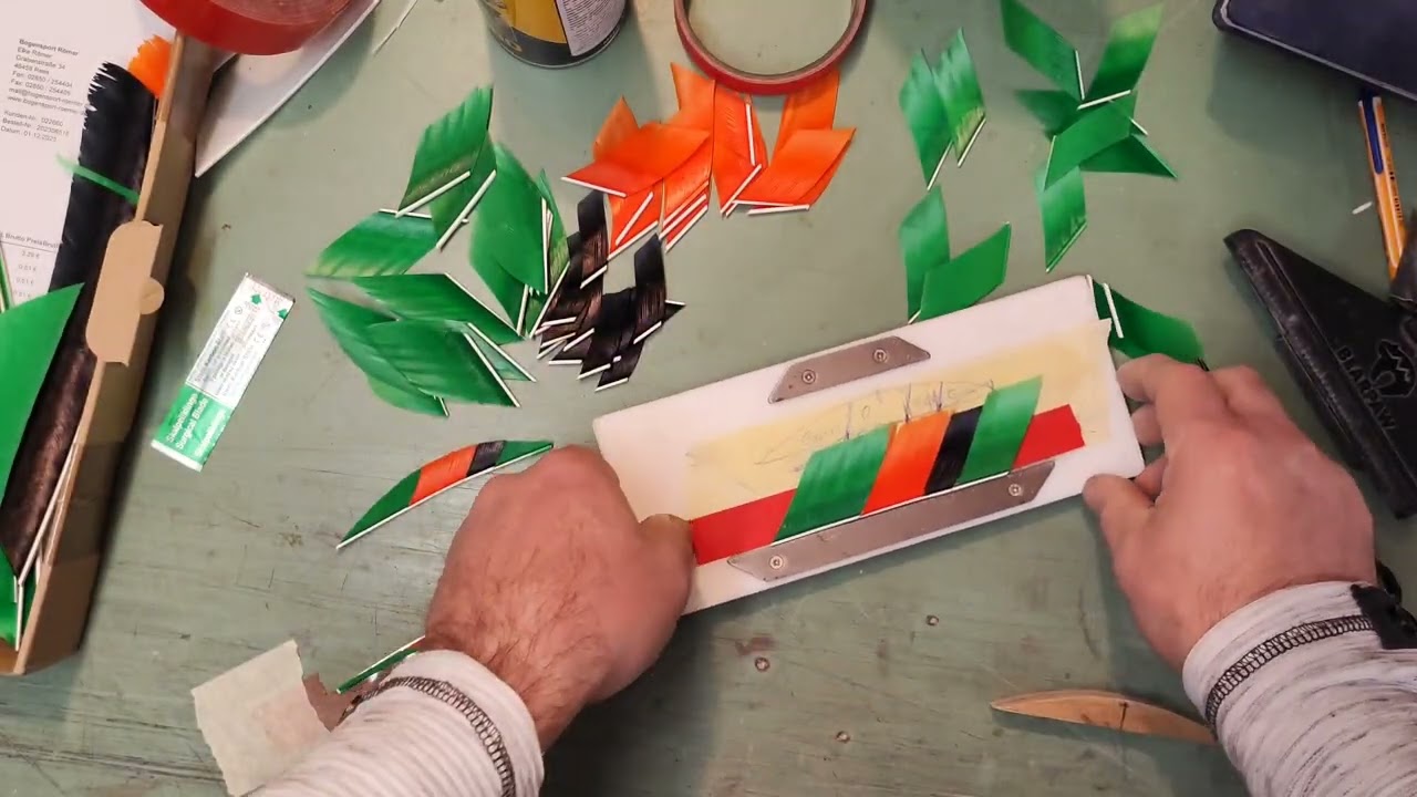 Federn Spleißen einfach und effektiv. Custom Pfeile selber bauen.