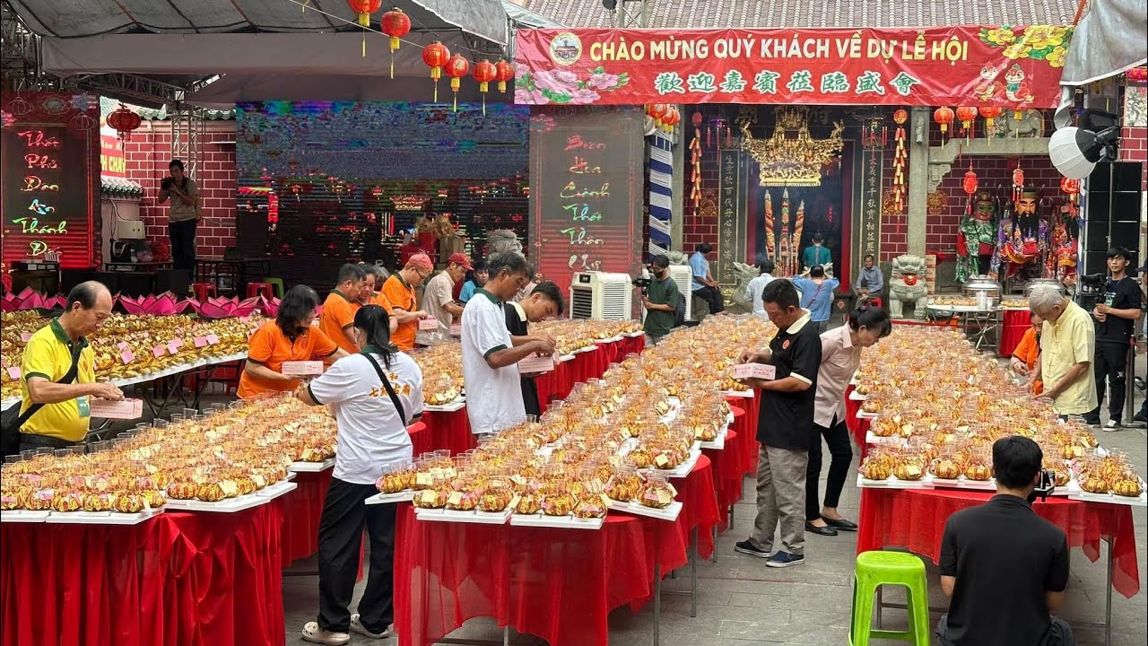 Thả hoa đăng tại chùa ông cù lao phố biên hòa đồng Nai