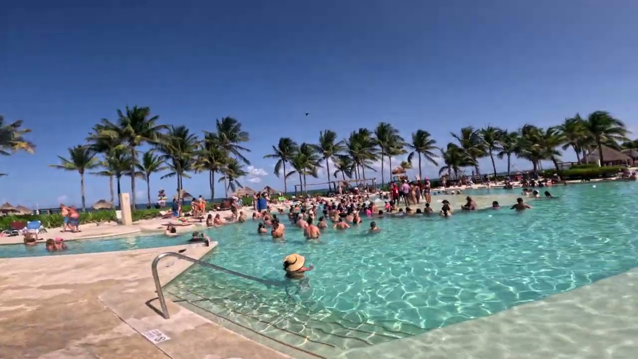 BlueBay Grand Esmeralda Foam - Party 2