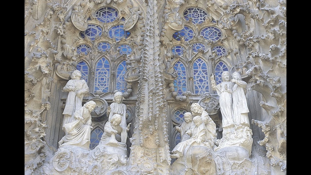 Etsuro Sotoo and Antonio Gaudí in the Sagrada Familia.
