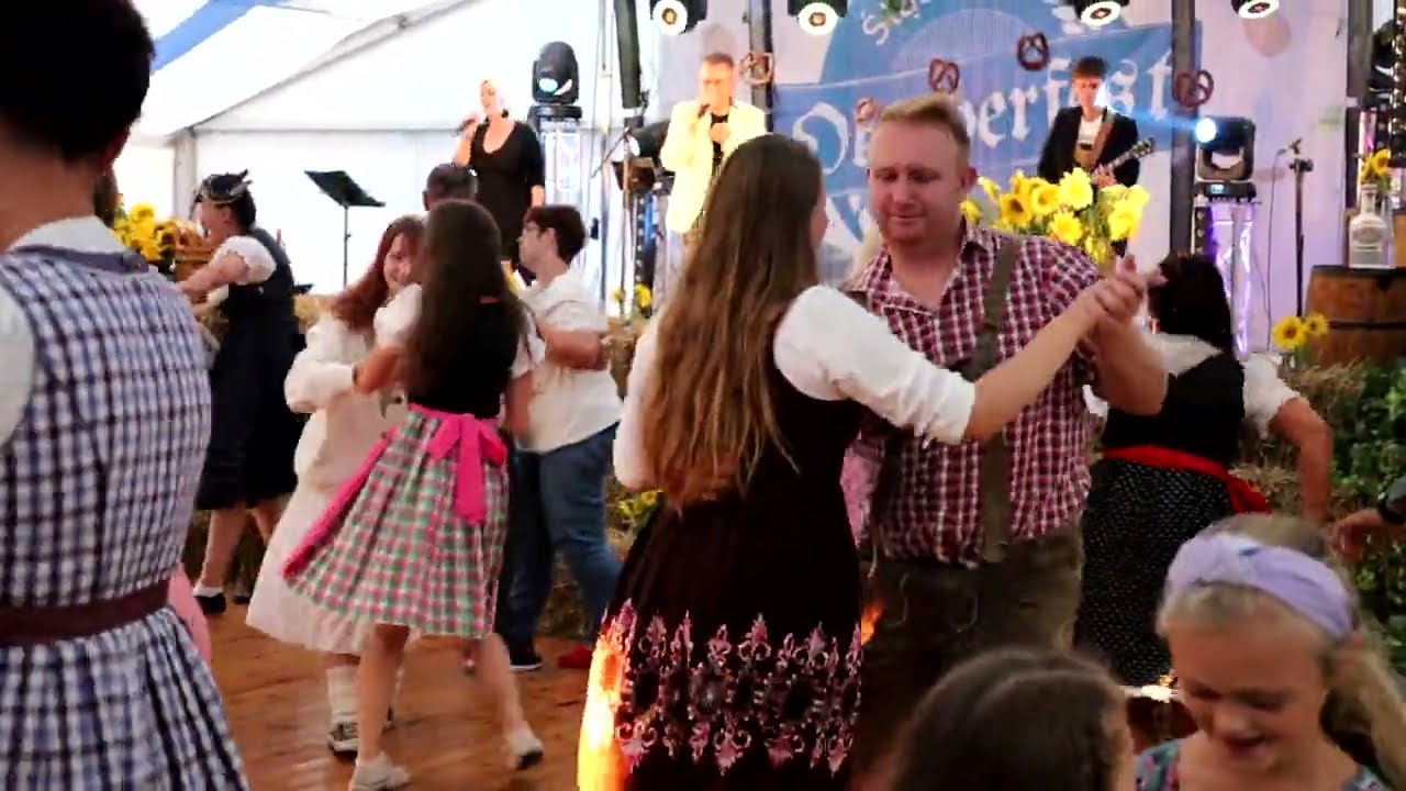Edek Dworniczek z zespołem. - Dobrzeń Mały   Oktoberfest