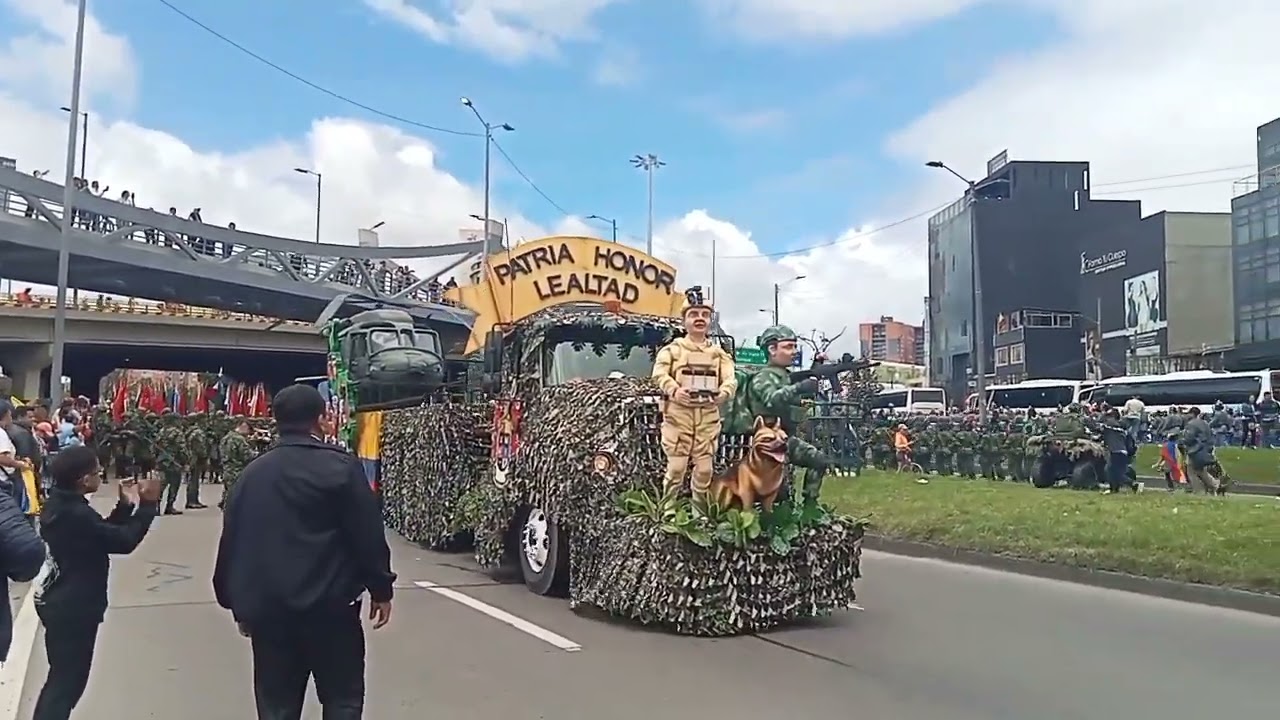 DESFILE MILITAR DEL 20 DE JULIO BOGOTÁ CAPITAL DE COLOMBIA