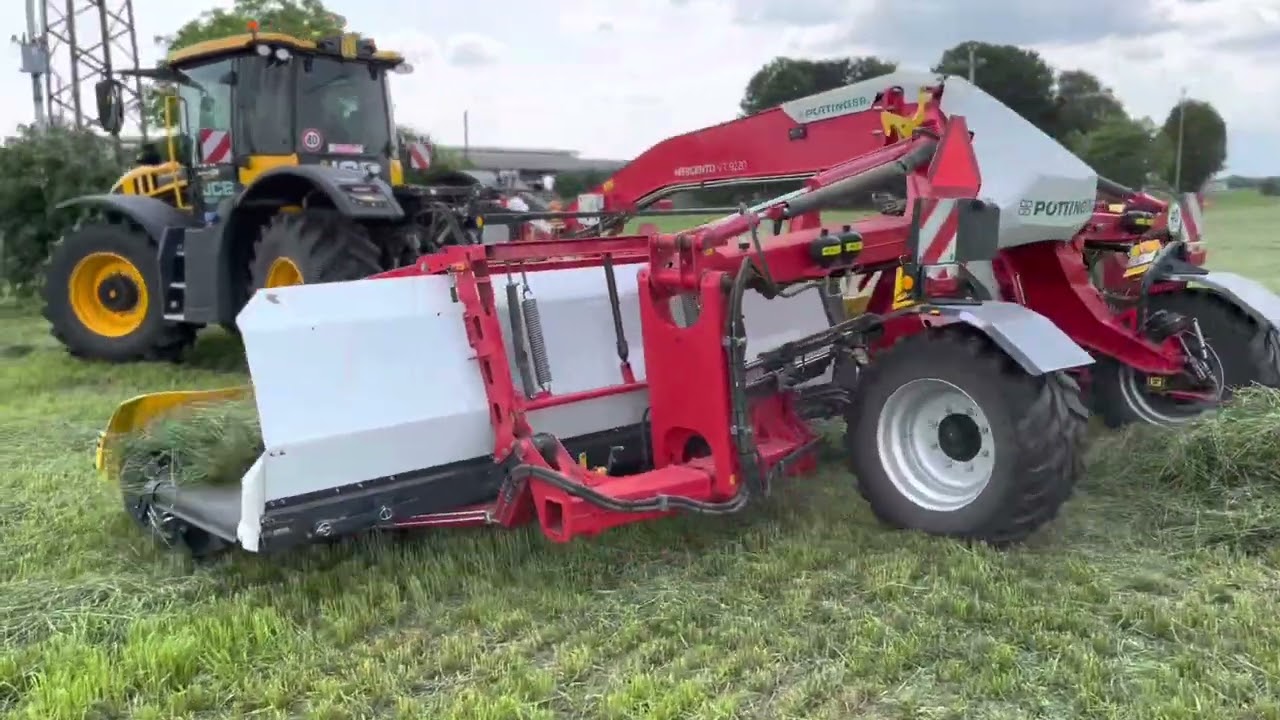 Andanatore a nastri POTTINGER MERGENTO su JCB FASTRAC 4220 ICON