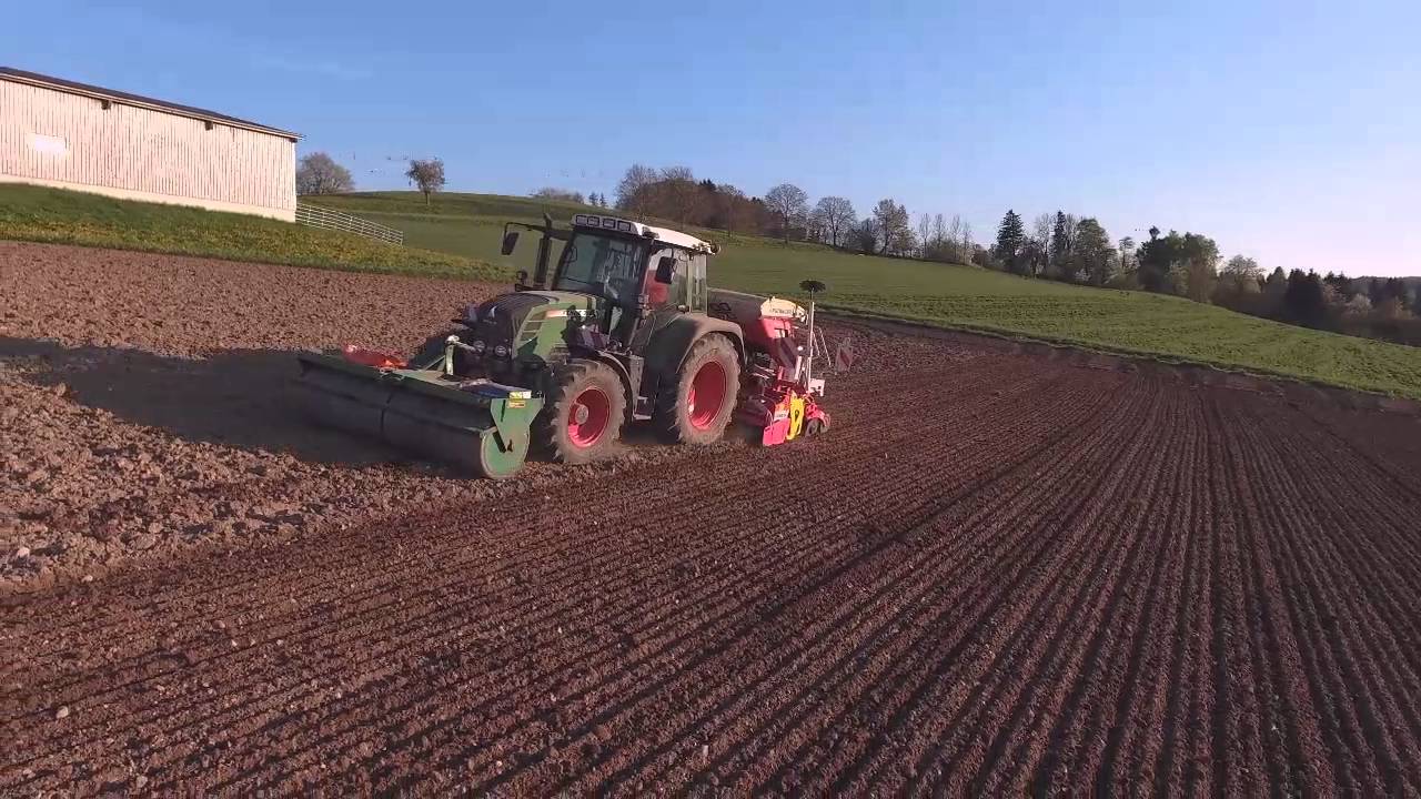 Pöttinger Aerosem bei der Maissaat