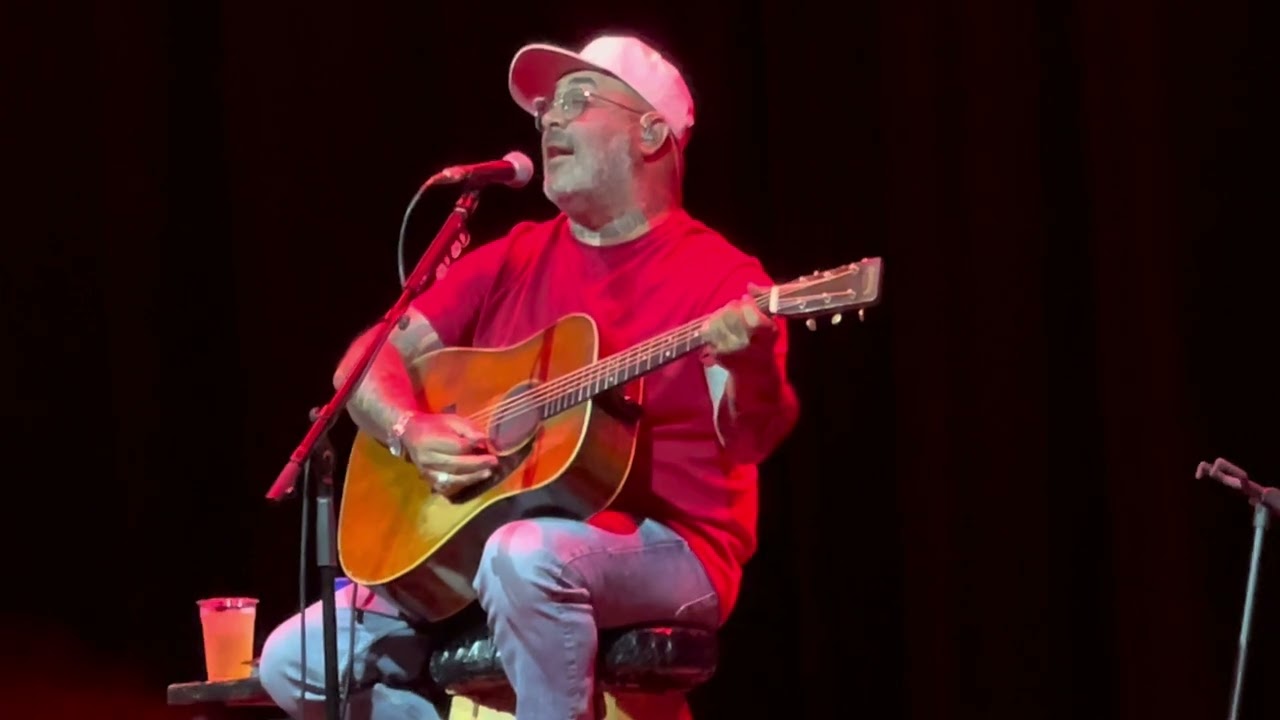 Aaron Lewis of Staind singing “Country Boy” at The Factory in St. Louis, MO