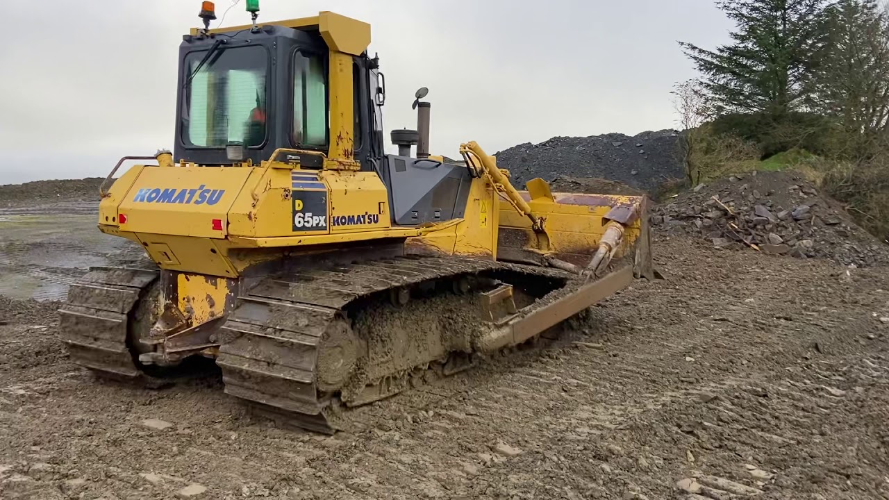 2005 Komatsu D65PX-15 (working)