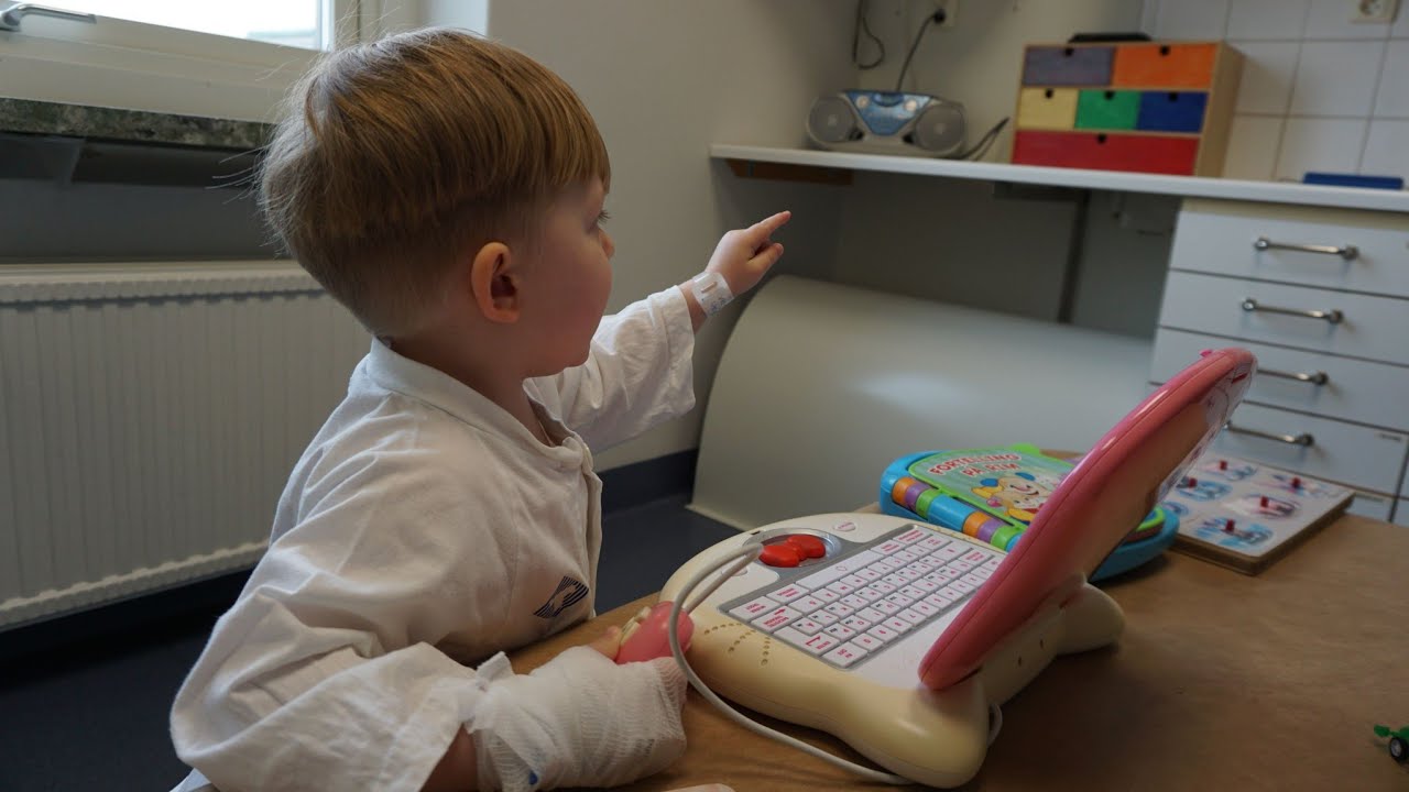 Tyler fyller 3 år och opererar bort halsmandlarna!