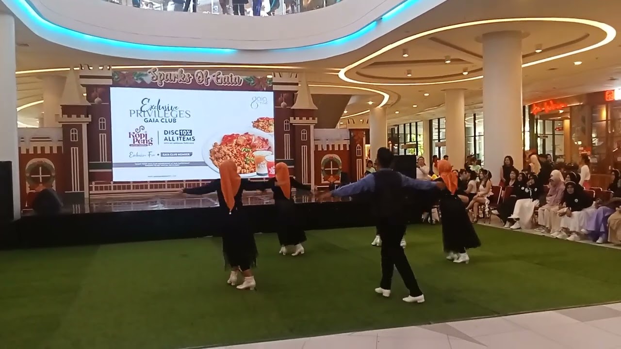 Acara sparkling dance party line dance di center atrium gaia bumi raya city mall 