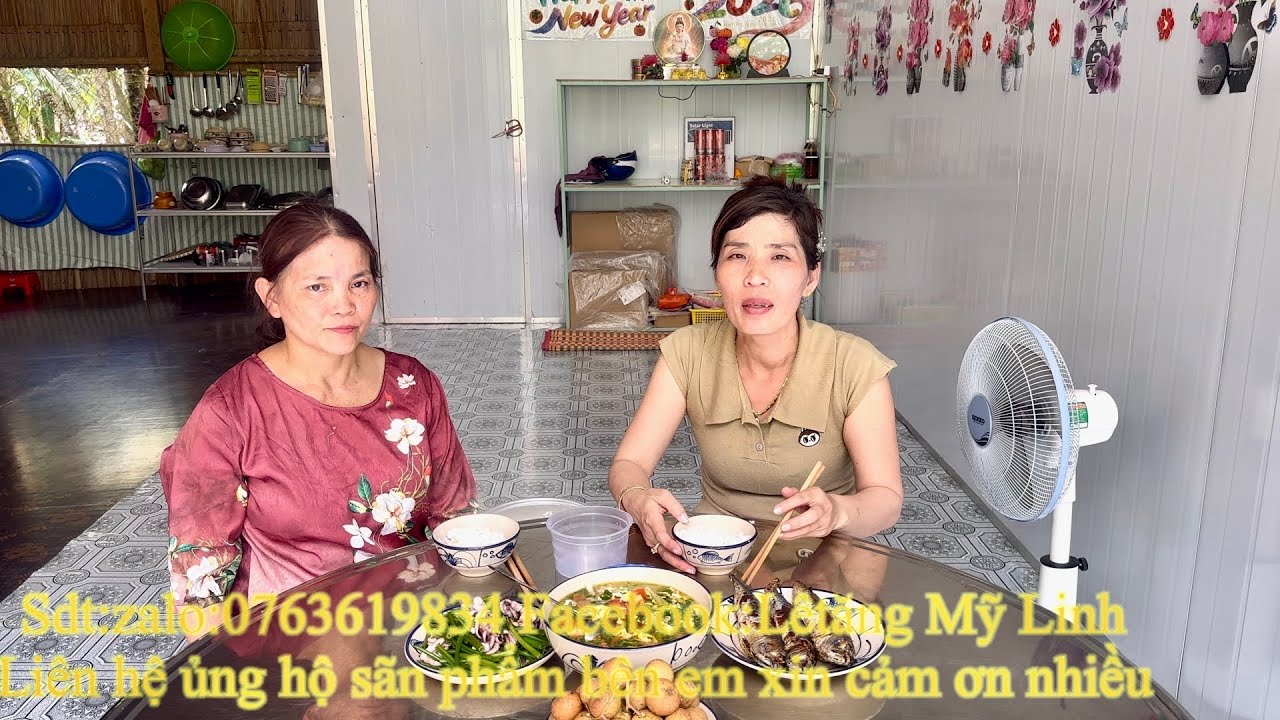 Buổi Tôí Hai Chị Em Làm Một Thao Cá Sặc Đồng Chuẩn Bị Một Đơn Hàng Lớn Của Cô Sách Tay Về Mỹ/LCSVD
