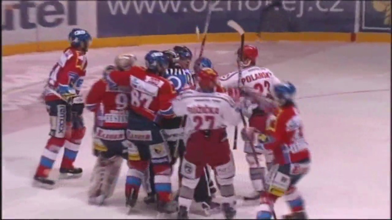 Play off O2 extraligy 2009 2010   čtvrtfin&aacute;le  HC Eaton Pardubice vs  HC Ocel&aacute;ři Třinec