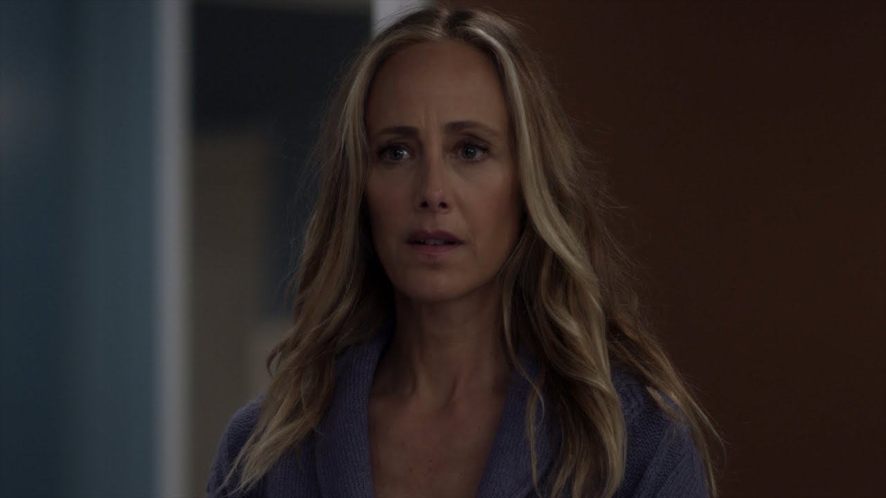 Teddy Begins to Uncover Owen's Secret - Grey's Anatomy
