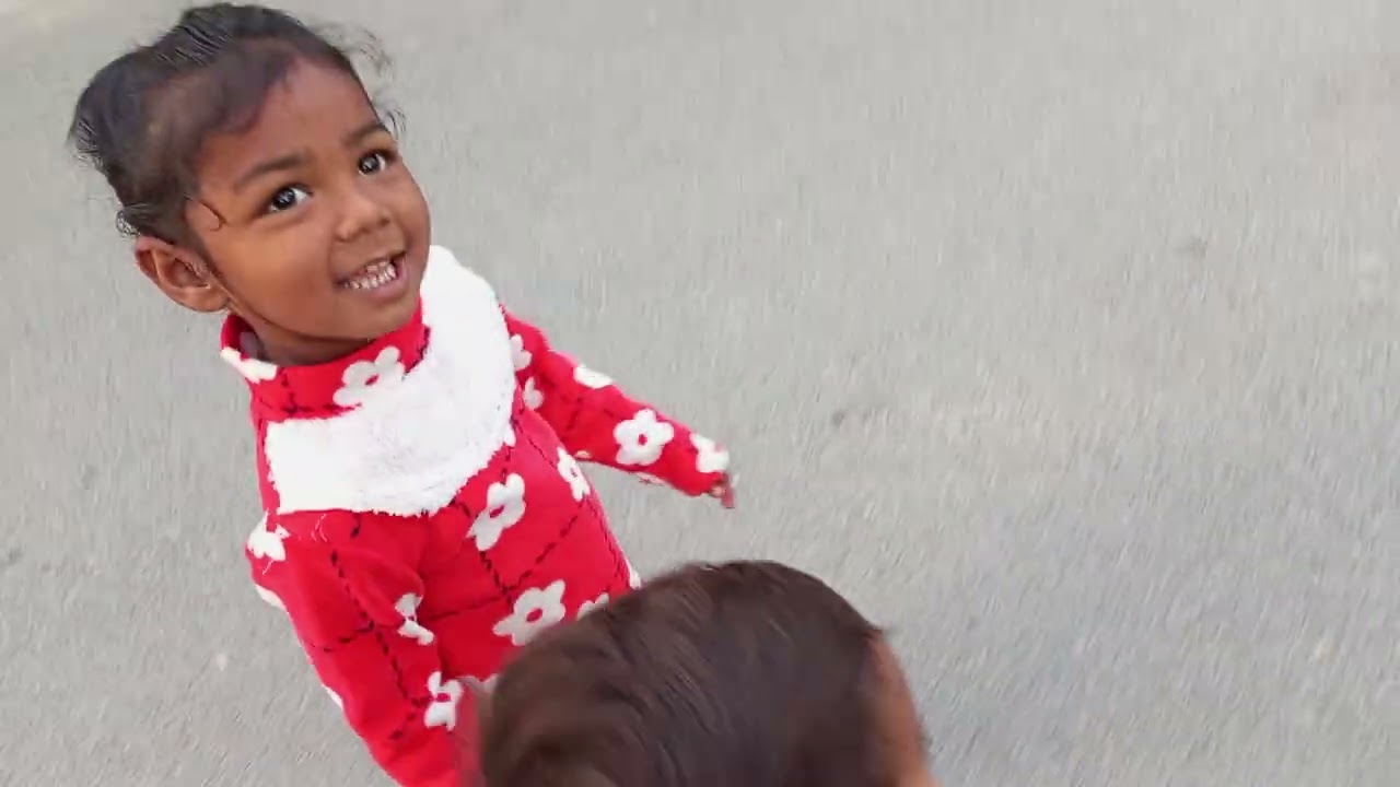 Long video is park and Pakistaning babies enjoy the 🎉😍😍