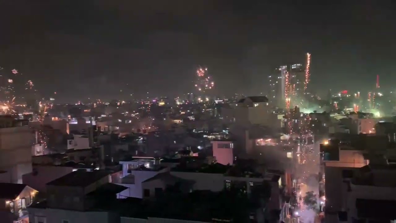 Pháo Hoa Đêm Giao Thừa Tại TP. Hồ Chí Minh. 