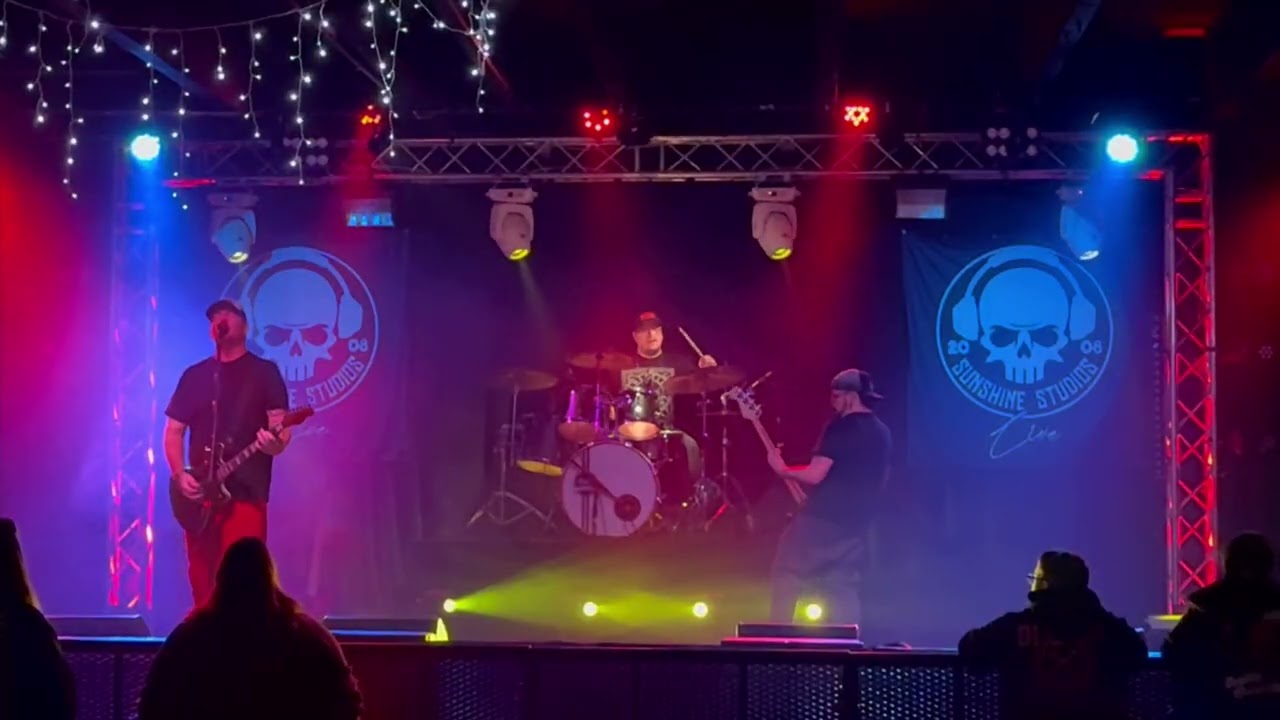 Let Me Pee In Dat Butt - Mood Swinger (LIVE) at Sunshine Studios Live