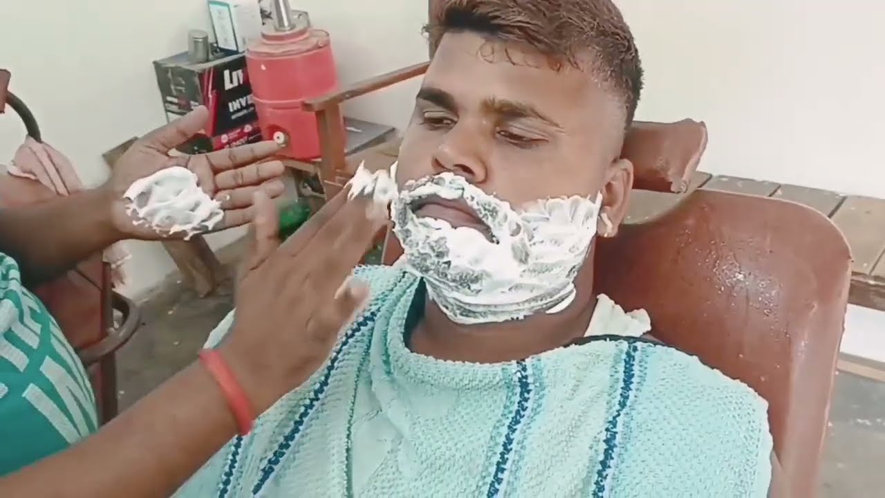 # Gillette Shaving FOAM se Shaving karane ka Good Tarika # trending # Viral # Raj Mens Parlour