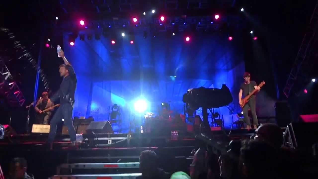Blur en Argentina #Girls and Boys @QuilmesRock 02/11/13