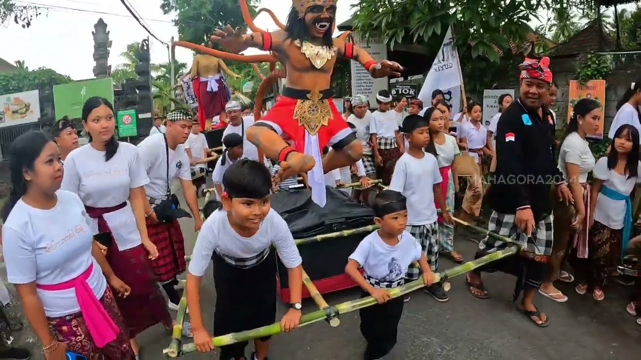 Parade Ogoh-Ogoh Banjar Mendira Desa Adat Sengkidu Tahun 2024