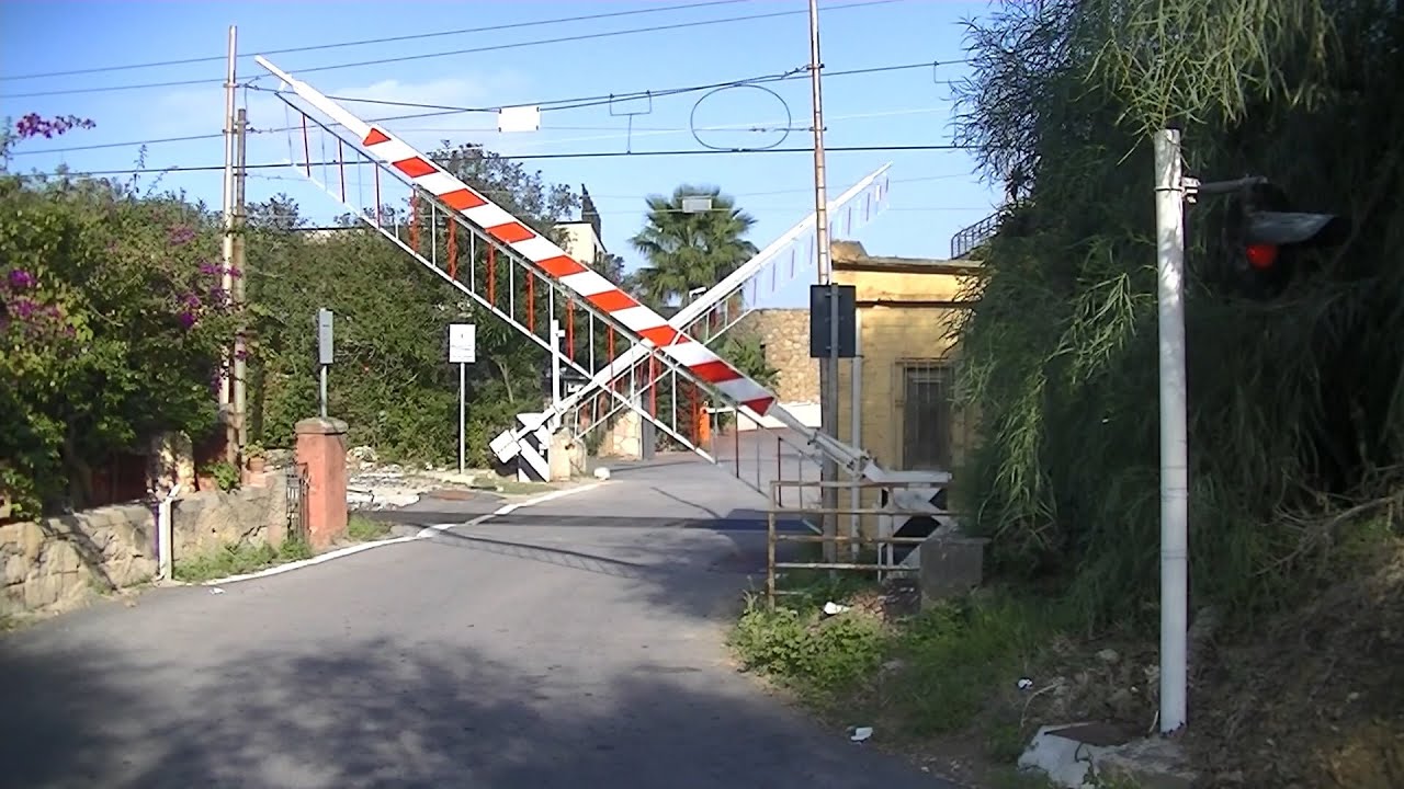 Spoorwegovergang Cefalù (I) // Railroad crossing // Passaggio a livello