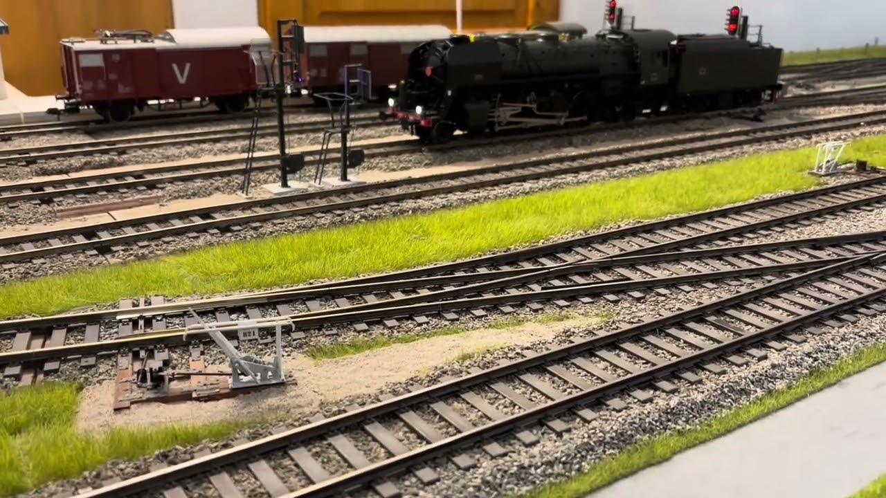 Spur1_ 141 R 995 sur le réseau de la Maurienne ( Modelbex 1:32)