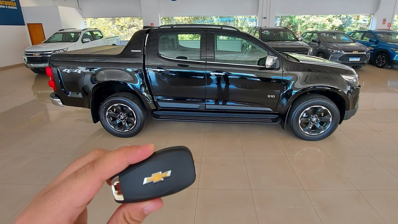 detalhes reais nova Chevrolet s10 high country 2022 preto ouro negro