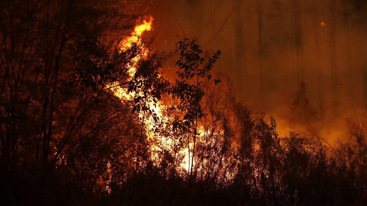 Victoria under extreme weather alert as firefighters battle out-of-control blazes
