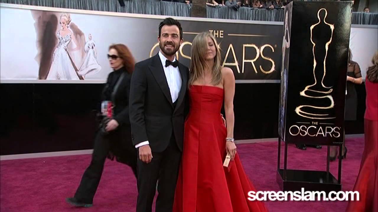 2013 Oscars: Jennifer Aniston Fashion Shot and Arrival | ScreenSlam