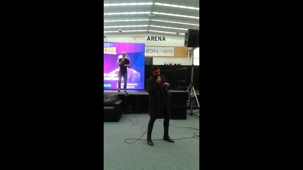 Manu Bennett & Jed Brophy singing