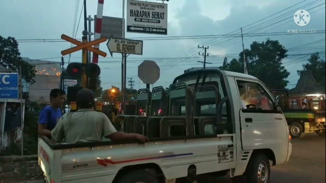 5 palang pintu perlintasan kereta api di Tulungagung, Jawa timur
