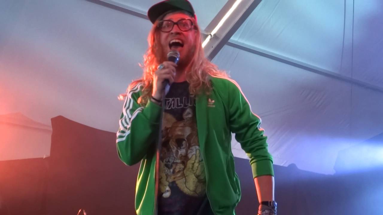 Allen Stone  performing 