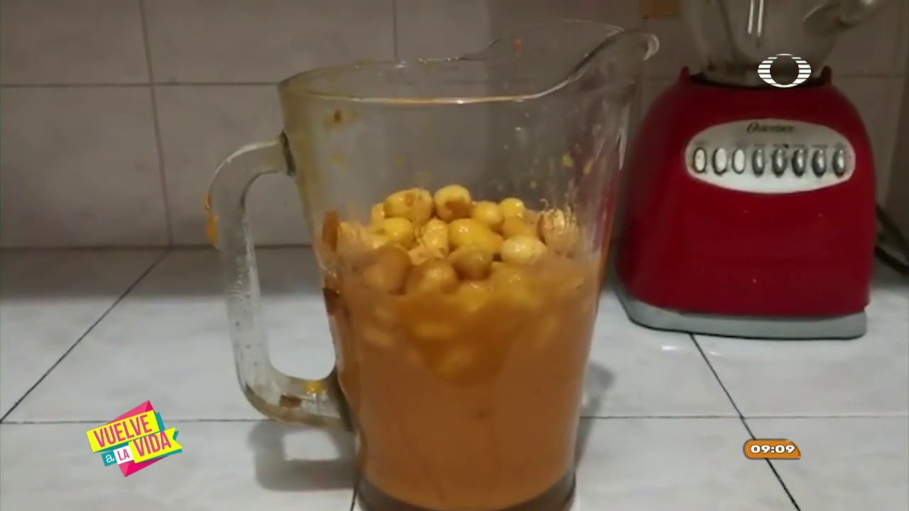 Doña Cochy nos prepara una de sus bebidas preferidas 